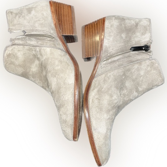 Sam Edelman Petty Chelsea Boot in Putty Suede 6 - Picture 3 of 10